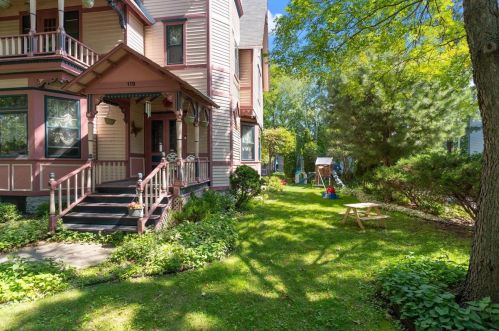 119 Jackson St, Green Bay, WI 54301-4934