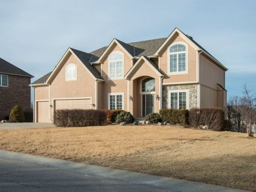 610 Canyon View Dr, Leavenworth, KS 66043-6270