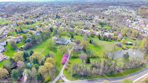 6411 Devonshire Hts Rd, Harrisburg PA 17111-4818 exterior