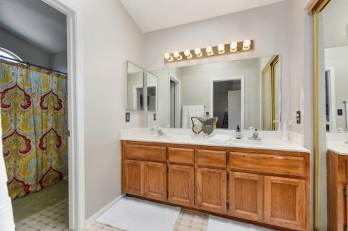 7064 Castle Creek Way, Rio Linda CA  95673-2441 exterior