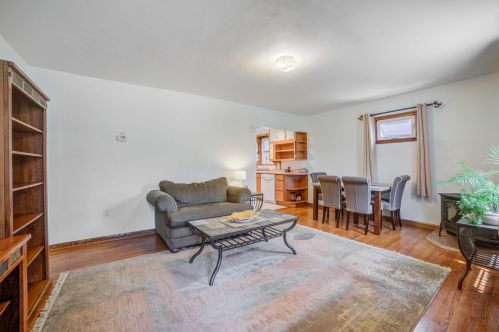911 Stoughton Ave, Chaska, MN 55318-2131