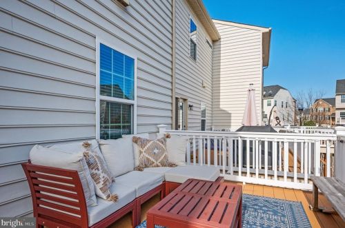 7009 Darbey Knoll Dr, Gainesville VA  20155-3634 exterior