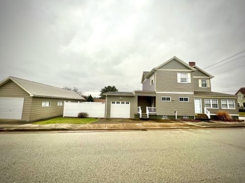 200 Avenue C, Latrobe, PA 15650-3217