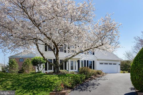 426 Old Dominion Ave, Herndon, VA 20170-5323