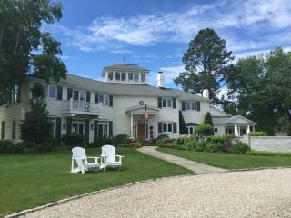 2 Hedley Farms Rd, Westport CT  06880-6334 exterior