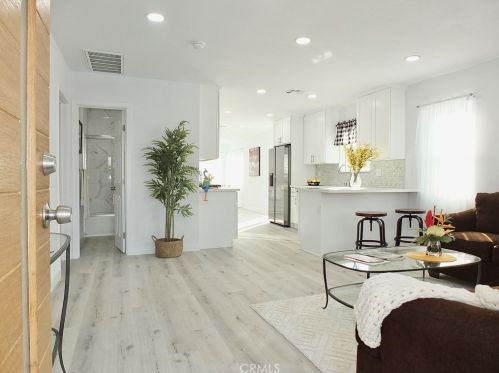 6820 Motz St, Paramount CA  90723-4741 exterior