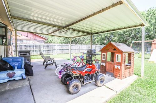 5824 Sea Breeze Ln, Fort Worth TX  76135-2068 exterior