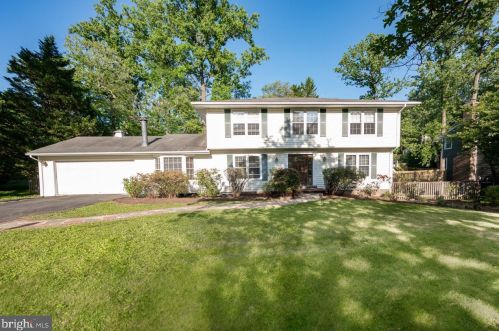 6517 Truman Ln, Falls Church, VA 22043-1822