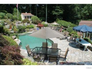 237 Chestnut Hill Rd, Stamford, CT 06903-3925