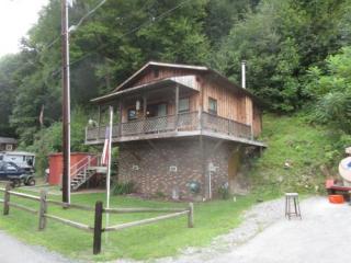 852 Tunnel Rd, Kennerdell, PA 16374-3536