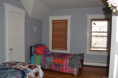 356 Chestnut St, New Britain CT 06051-2307 exterior