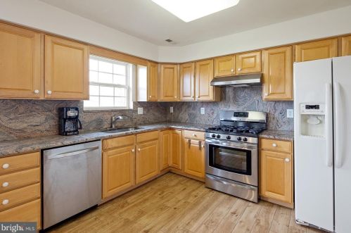 15 Lake Narraticon Dr, Swedesboro NJ  08085-3417 exterior