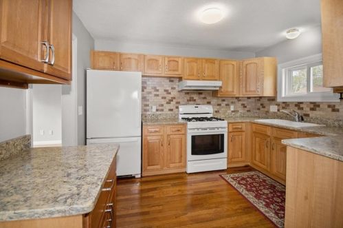 15 Hatfield St, North Kingstown RI  02852-4715 exterior