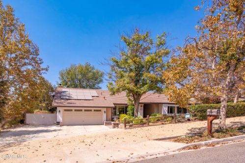 109 Wrangler Rd, Simi Valley, CA 93065-5749