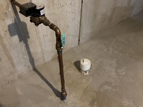 907 Lotus Trl, Menasha WI  54952-8852 exterior