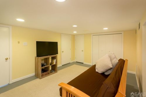 23 Bounty St, Metuchen NJ  08840-2501 exterior