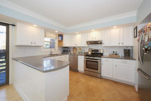 210 Marina Dr, Monmouth Hills, NJ 07732-1564