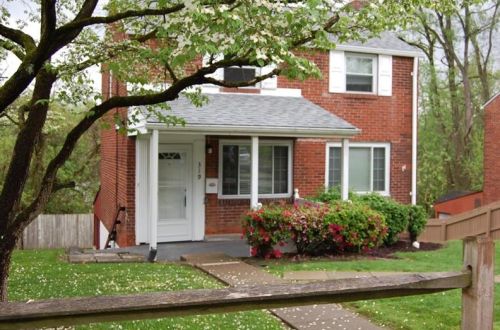 319 Penn Vista Dr, Pittsburgh, PA 15235-4238