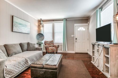 2511 Bernardo De Galvez Ave, Galveston TX 77550 exterior