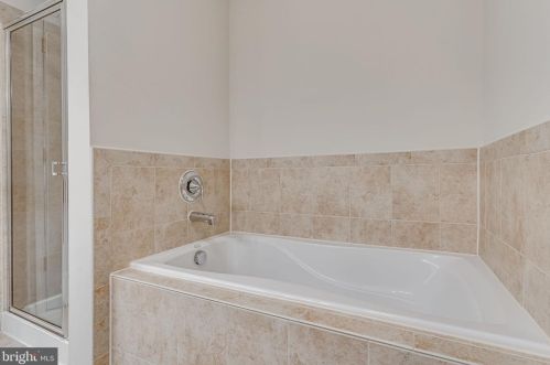 2998 Chinkapin Oak Ln, Woodbridge VA  22191-7514 exterior