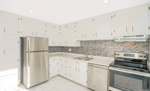 17 Caldwell St, Huntington Station NY 11746-1859 exterior