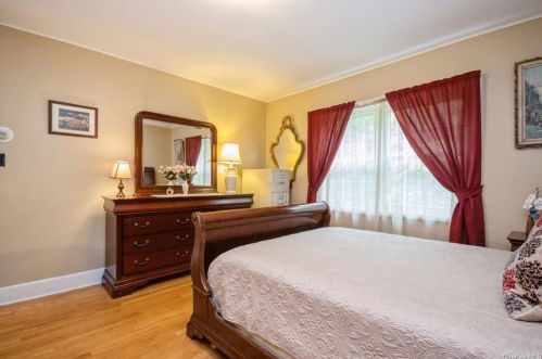 215 Croton Dam Rd, Crotonville NY  10562-2106 exterior