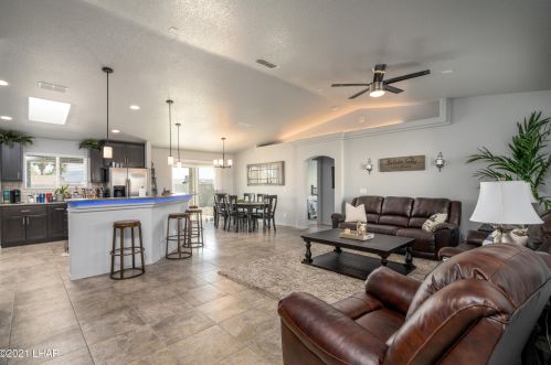 2164 Otter Ln, Lake Havasu City, AZ 86403-3833