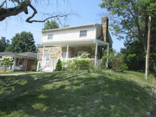 952 Tropical Ave, Pittsburgh, PA 15216-3032