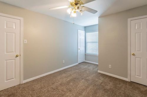 1405 Glen Hollow Ln, Lewisville TX  75028-3870 exterior