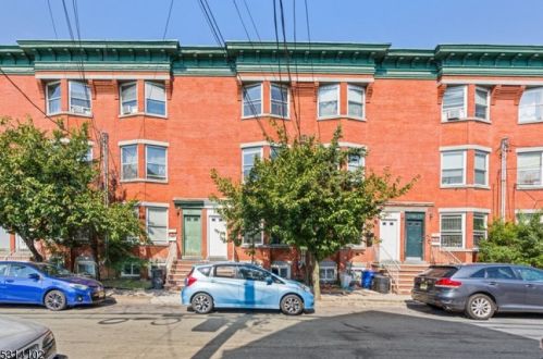 42 3rd St, Newark, NJ 07107-3143