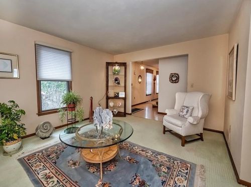 567 Aljo Dr, Pittsburgh, PA 15241-2056