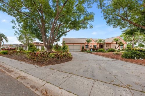 414 Blackhawk Cir, Ruskin, FL 33573-5702