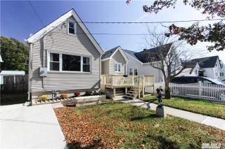 125 Westend Ave, Freeport, NY 11520-5239