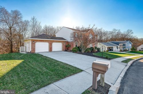 56 Sherwood Cir, West Enola PA  17025-1840 exterior