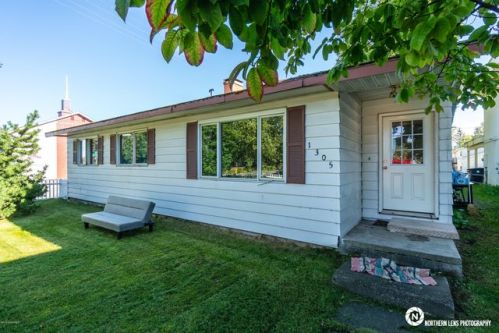 1305 Ingra St, Anchorage AK  99501-4641 exterior