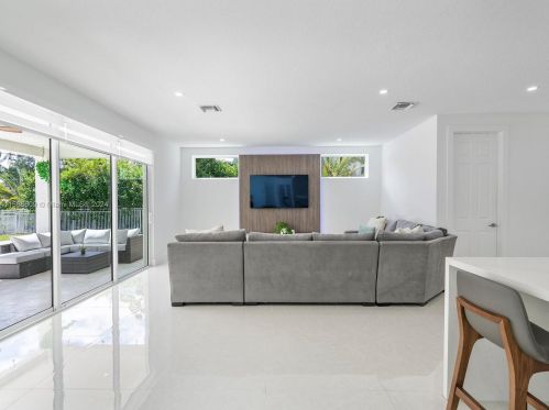 3761 144th Ave, Hollywood FL  33027-3785 exterior