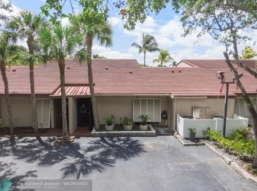 8288 Dundee Ter, Hialeah FL  33016-1405 exterior