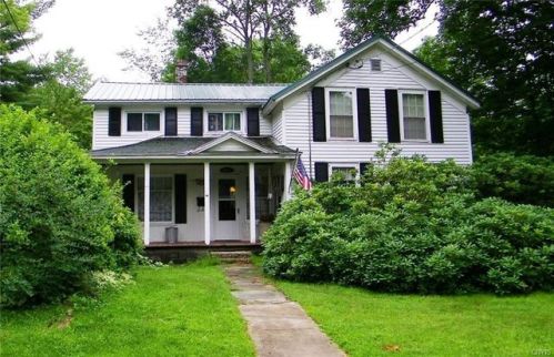16 Parnassus St, Empeyville, NY 13316-1118