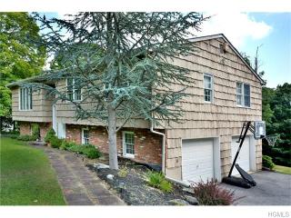 90 Eleanor Dr, Mahopac, NY 10541-3909