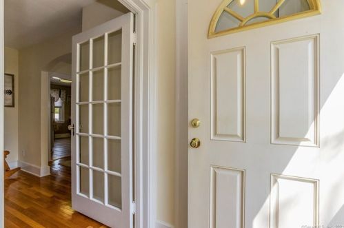 9 Peck St, North Haven CT  06473-2308 exterior
