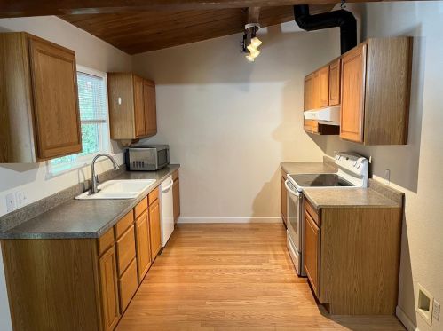 805 Trinkling Creek Dr, Lompico, CA 95018-8928