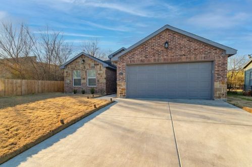 3412 Lois St, Fort Worth, TX 76119-1916