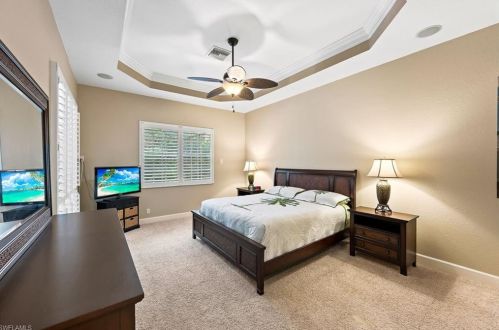 15892 Delaplata Ln, Naples FL 34110-2804 exterior