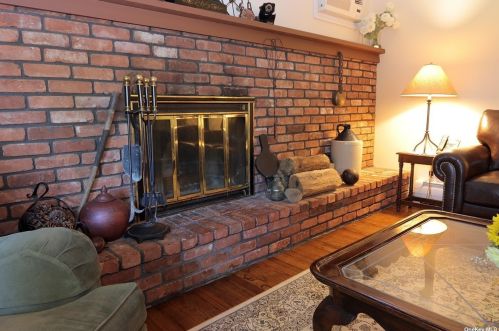 107 Scudder Pl, Northport NY  11768-3027 exterior