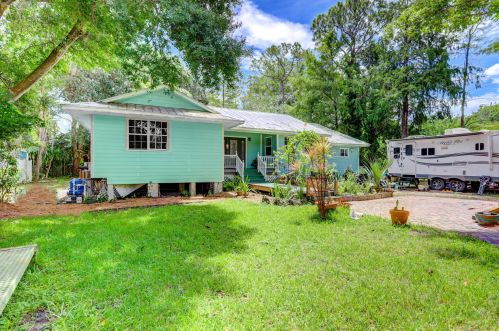 8888 Sharon St, Hobe Sound, FL 33455-7224