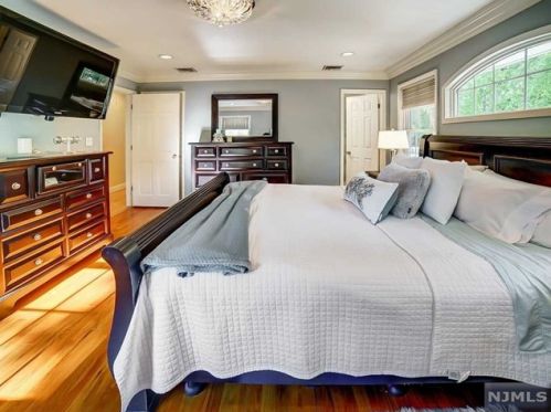 550 Franklin Ave, Franklin Lakes NJ  07417-2512 exterior