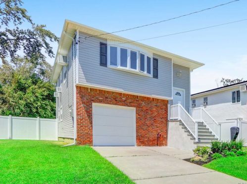 2448 Jackson Ave, Seaford, NY 11783-3228