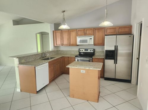 1840 Kimberly Ave, Fort Pierce, FL 34953-1019