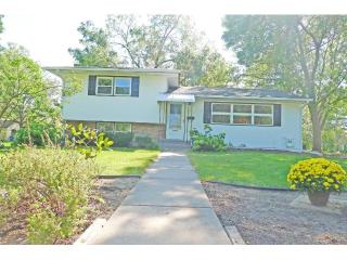 2688 6th Ave, Saint Paul, MN 55109-3127