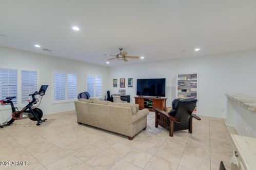 2719 James St, Gilbert AZ 85296-8981 exterior